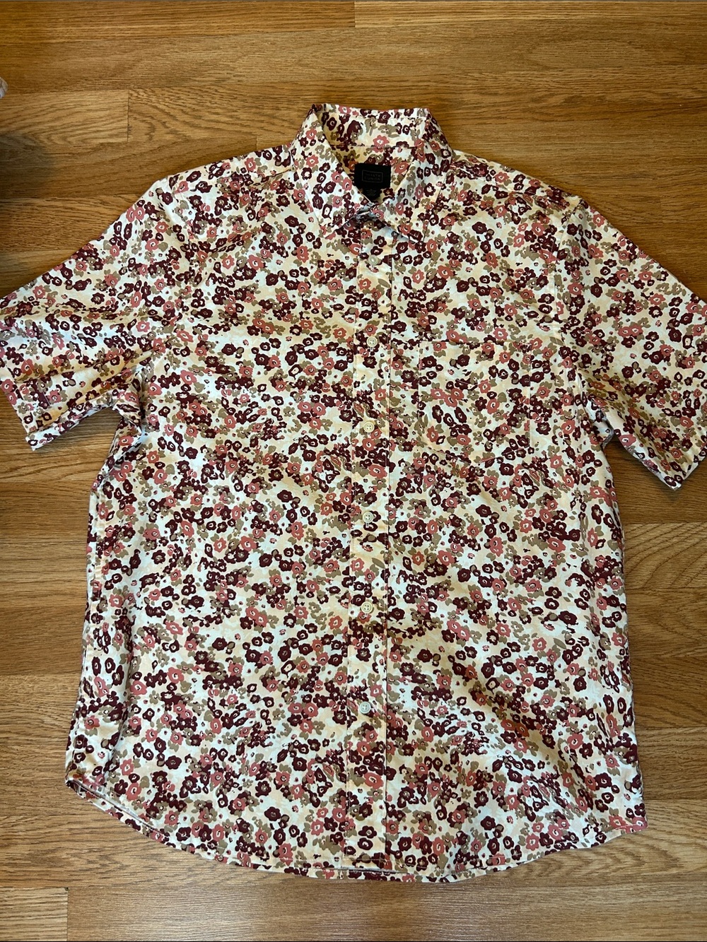 14th & Union Short-Sleeve Floral Button-Up Shirt - Cream & Burgundy.Size Medium